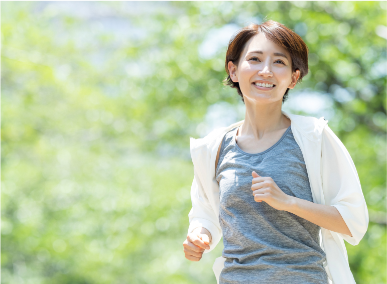 ランニングをする女性